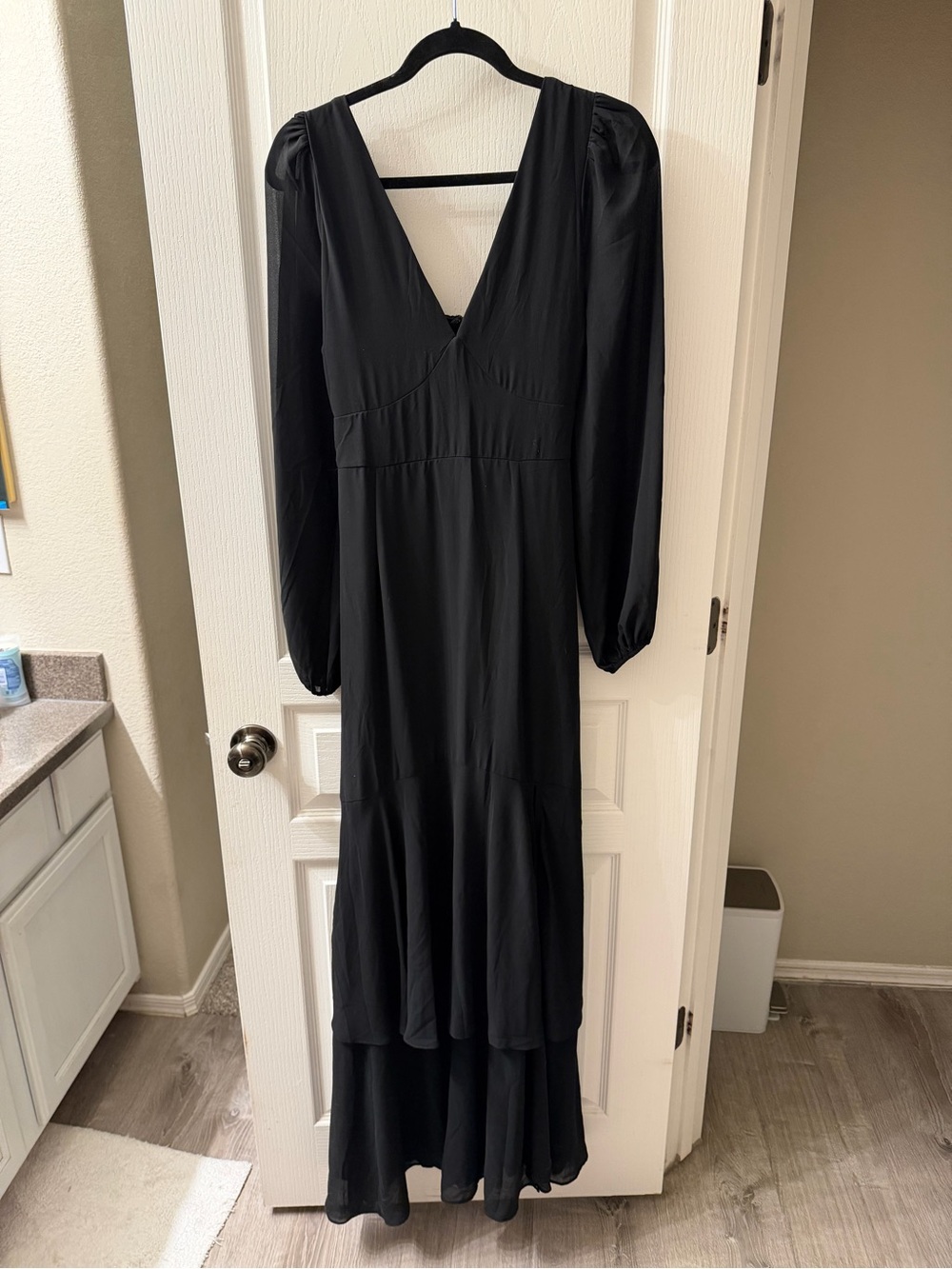 Lulu's Black V-Neck Long-Sleeve Maxi Dress